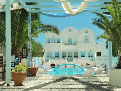Aeolis Santorini Holiday House with Amazing Pool