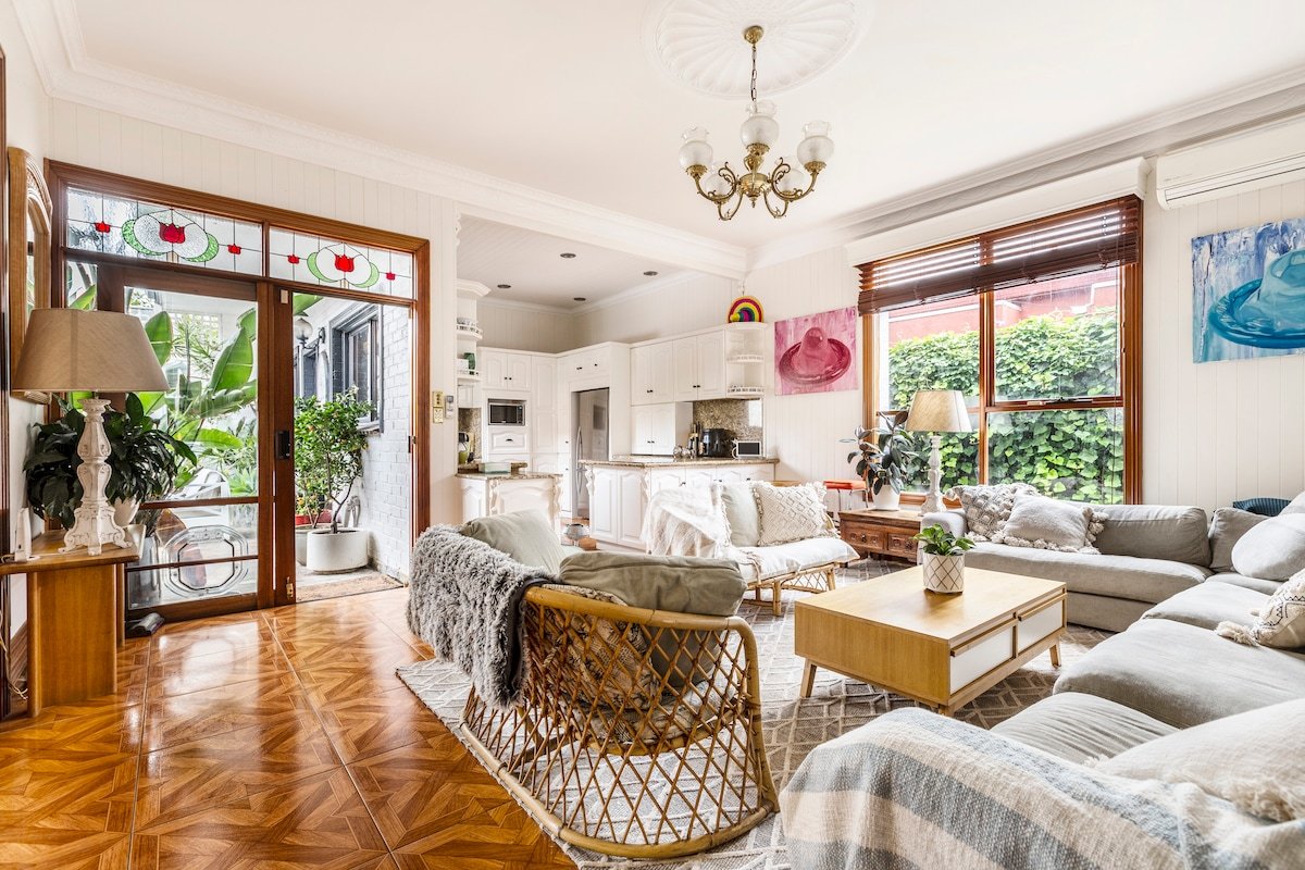 Windsor Manor: Edwardian charm, centrally located gallery image 2