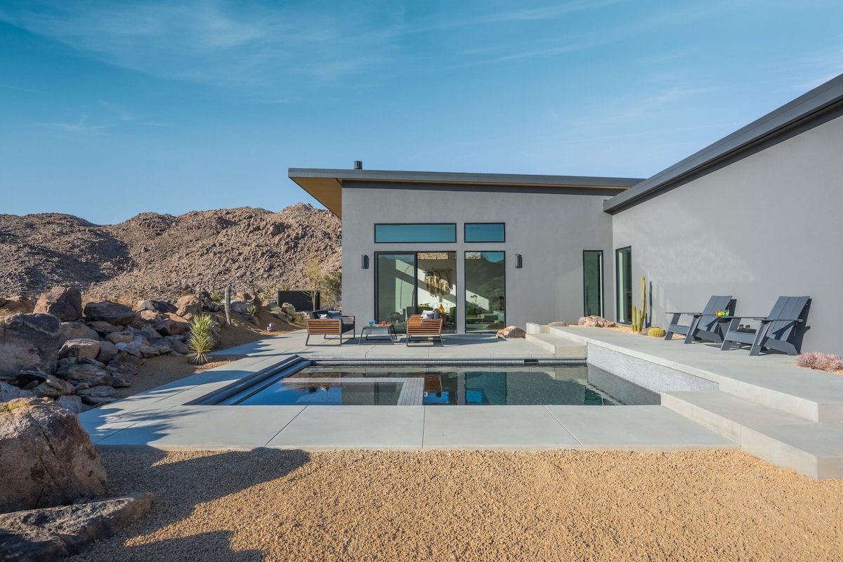 Luxury Pool Villa · 5 Min to JT Park · Skyfall gallery image 2