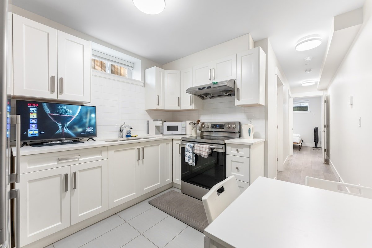 26-New, Cozy, Private Suite 2 bedrooms, 1 Bath gallery image 2