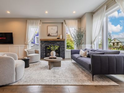 Hilltop Hideaway | Luxe Queen Anne Retreat + Views