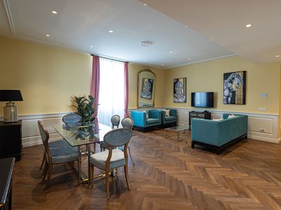 Luxury Uffizi View • Historic Palazzo • 3 Suites