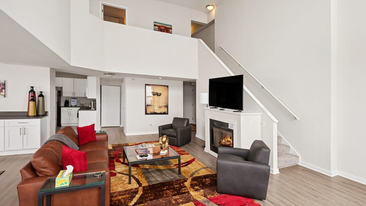 Stunning Views! New Penthouse w/ Pool & Fireplace gallery image 3