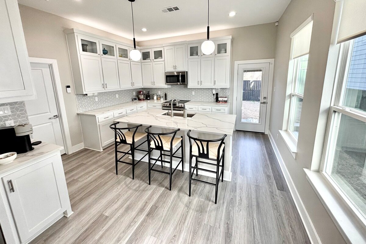 Modern 4BR House Near Downtown & Bishop Arts gallery image 5