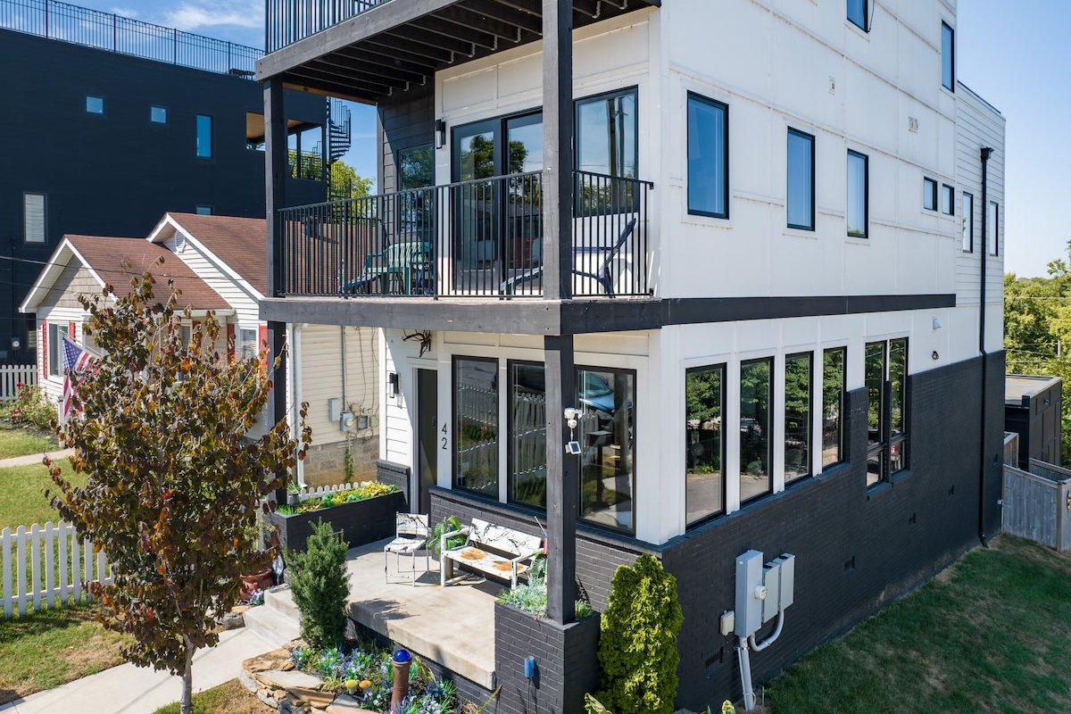 Downtown Jungle! •Exotic, Unique, Bold• 7 min 2 DT gallery image 2