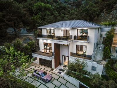 Beautiful Spacious Villa Tucked Away in the Hills