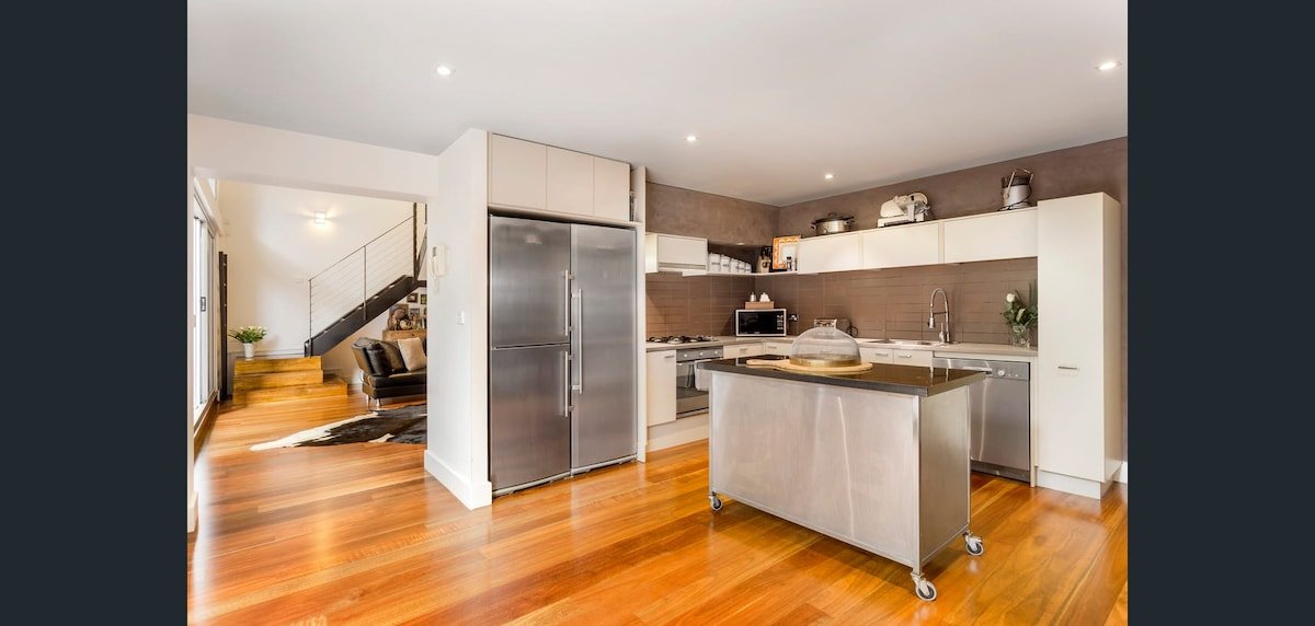 Spacious 4 brm Gem right in the heart of the city gallery image 4