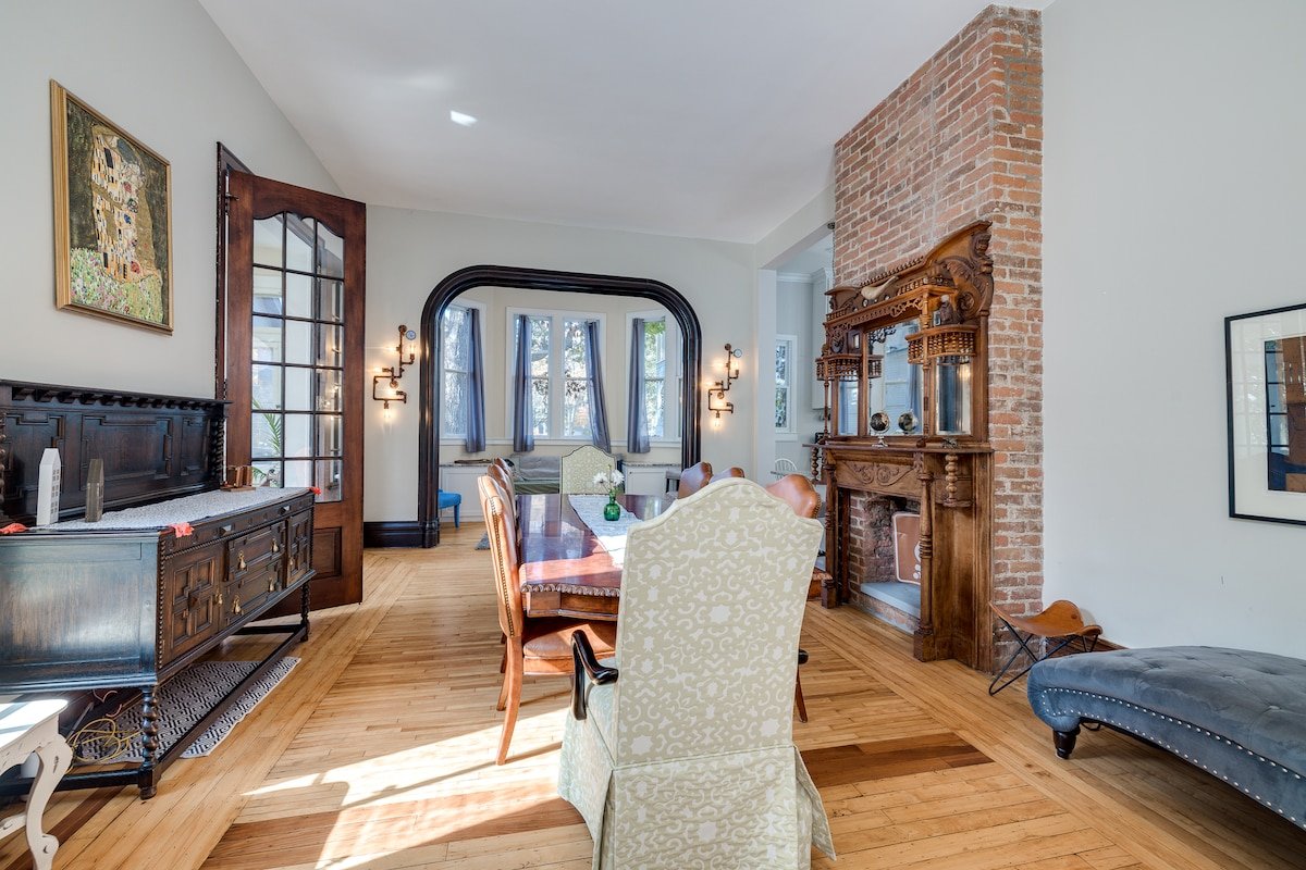 Stunning Victorian Mansion By Cathedral w/ Arcade! gallery image 2