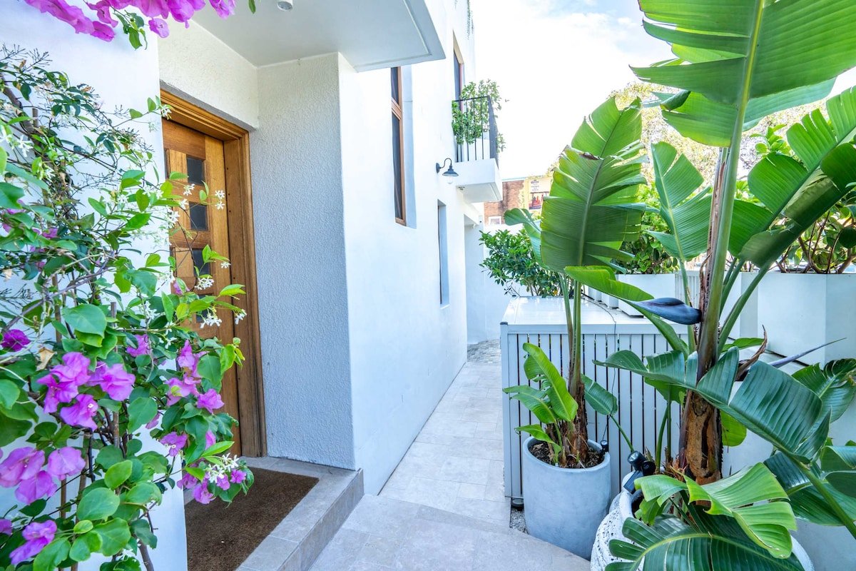 Lux Penthouse (3 rooms) 8 mins walk to the beach gallery image 3