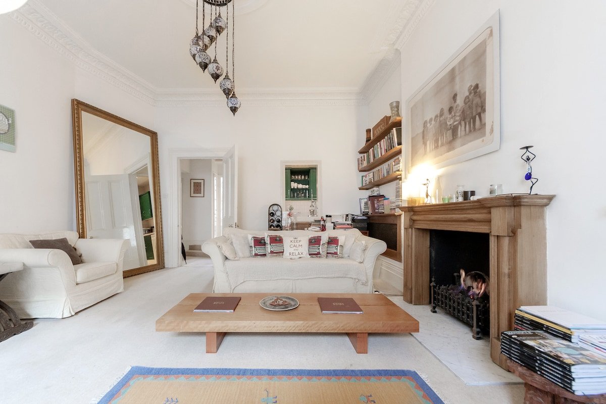 Live next door to Hugh Grant in Chelsea London! gallery image 2