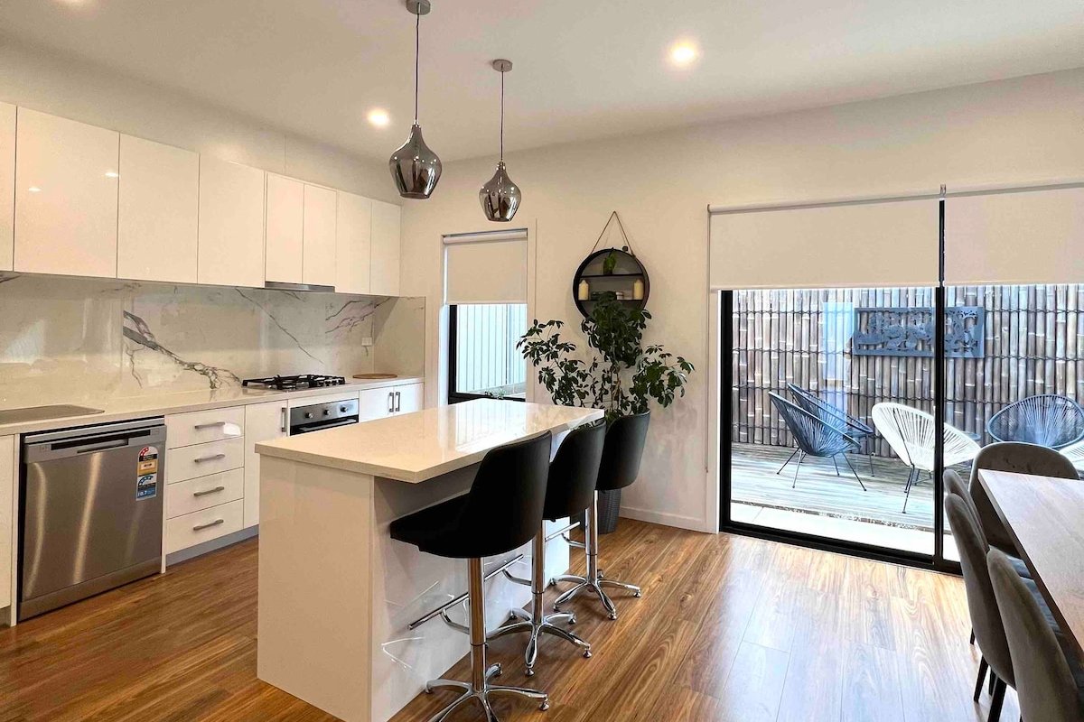 Common fig tree in Sunshine gallery image 2