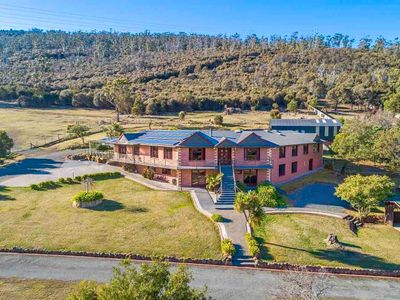 Flagstaff Estate — Luxury Hobart Retreat, Pool+Spa