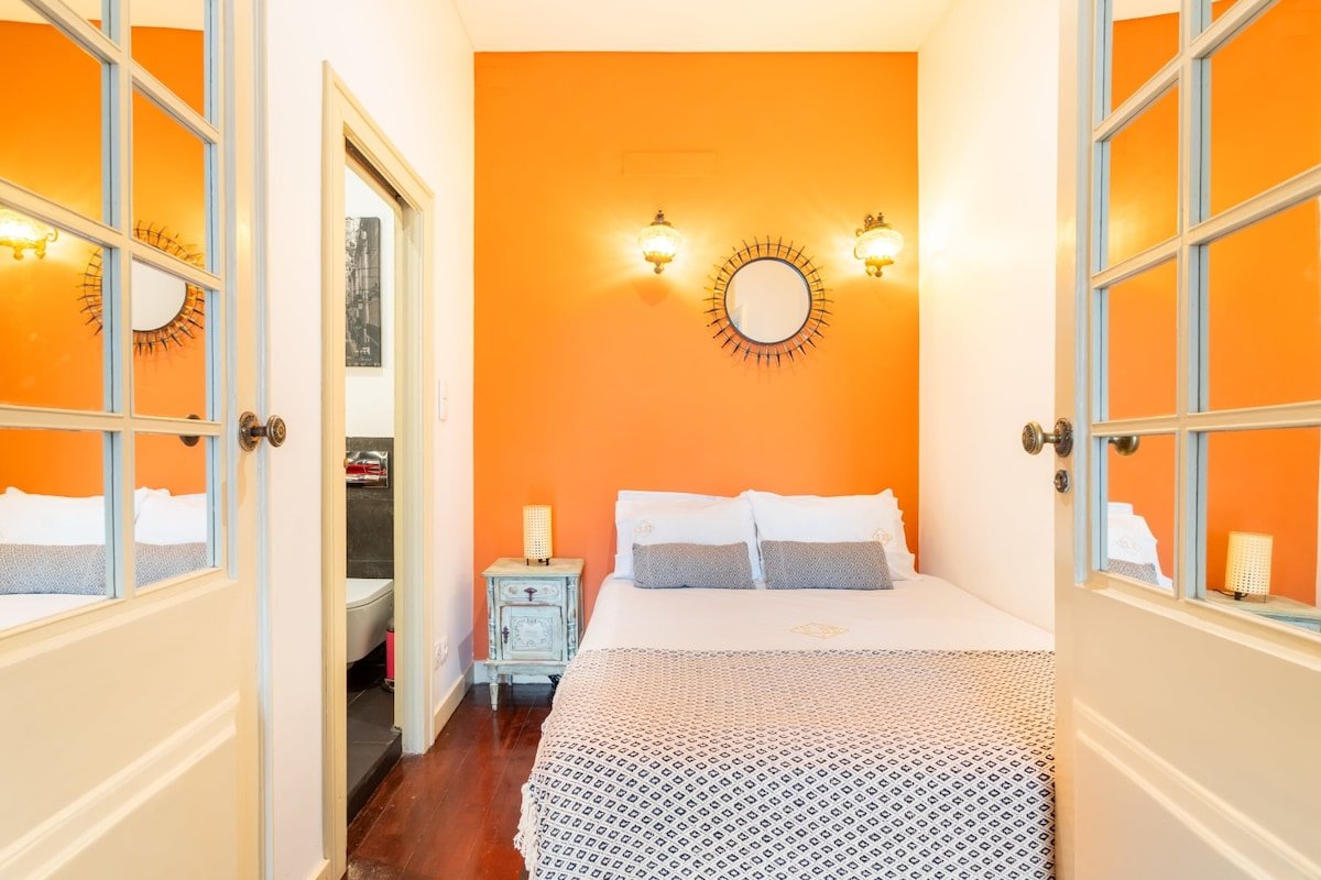 Artistic Alfama 4BR | Cathedral Views, Tram 28 gallery image 4