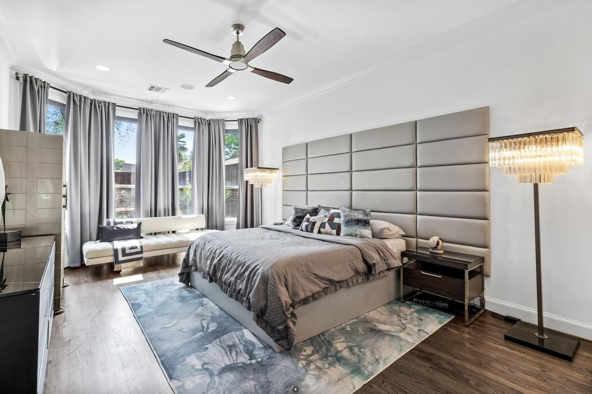 The Lux gallery image 4