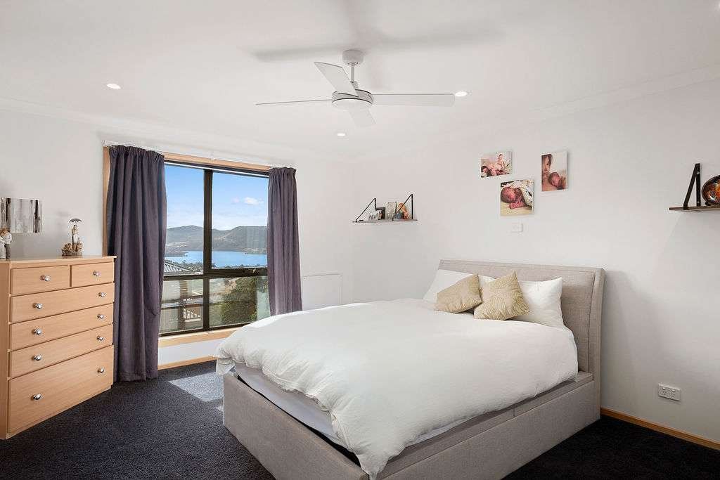 Modern, spacious & sunny home with stunning views. gallery image 3