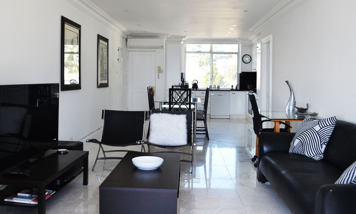 Panoramic Sea and Mountain Views gallery image 2