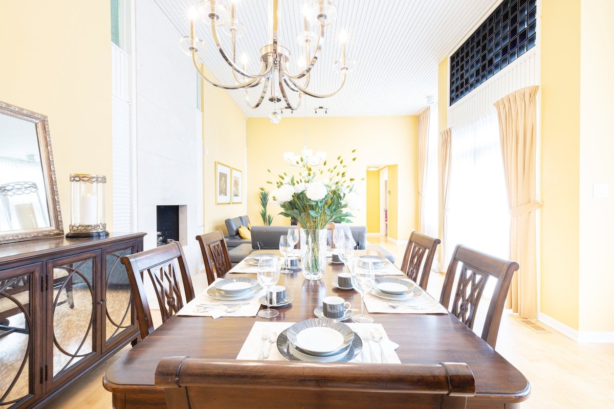 Upscale Home in Lawrence Park [With Yoga Room] gallery image 4