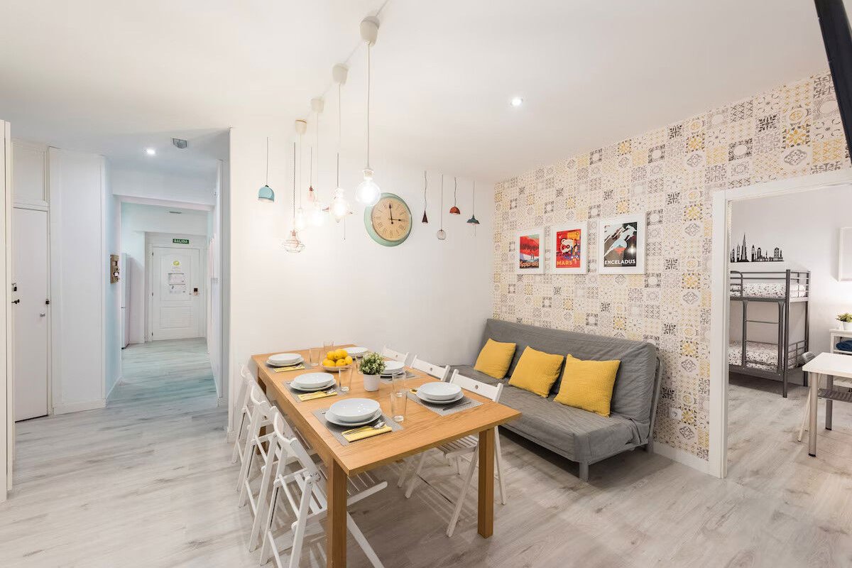 Spacious Apartment on Calle Atocha Near Sol gallery image 4