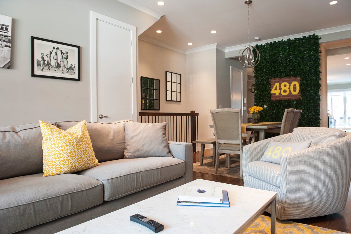 Luxury 4 bedroom steps from Wrigley