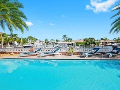 Lighthouse Point Oasis