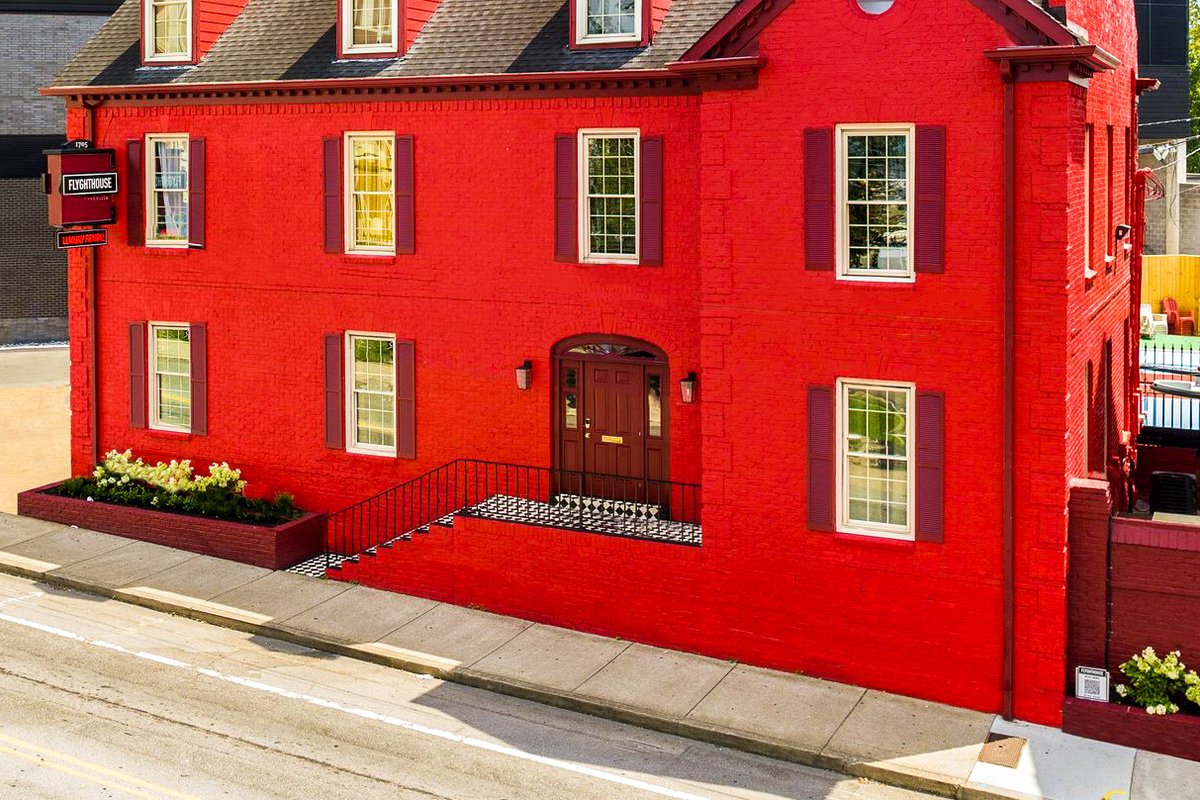 FlyghtHouse | Private Pickleball & Luxe Amenities