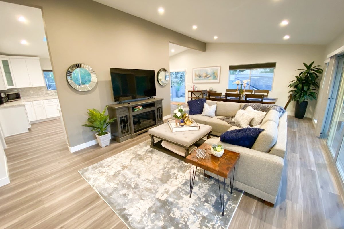 Stunning Glendale Hills Modern Home with Views!! gallery image 2