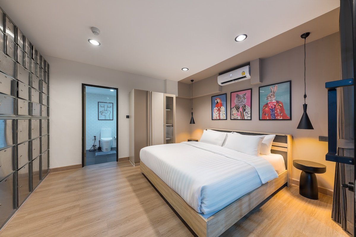 *INCREDIBLE*View! Huge 3BR *Pool Table*Free PickUp gallery image 4