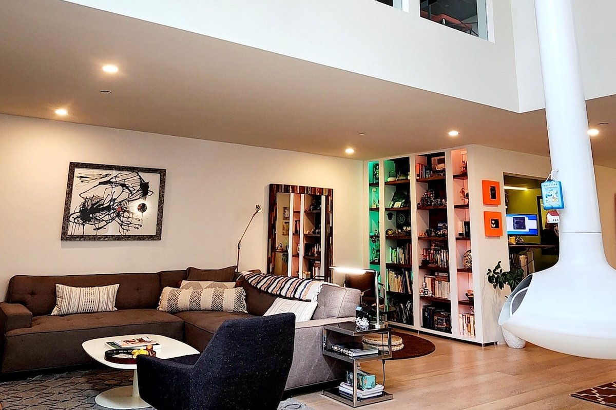 Pristine Architectural Loft in WeHo – Artsy Modern gallery image 2