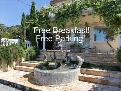 Seattle Waterfront Luxury View Villa on the Beach!