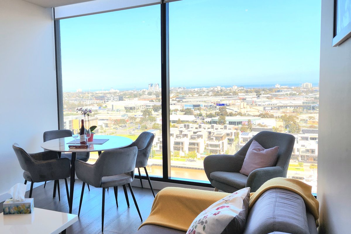 Classic 2 Bedroom – Captivating Views on Collins