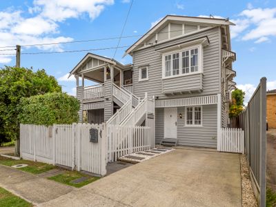Cedar Street Lodge- 5BRMS 2 homes in 1.