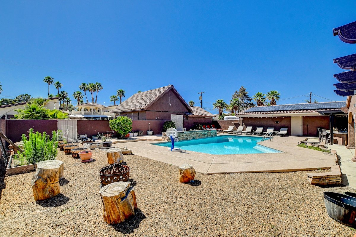 9Beds Poolside Oasis Minutes from Airport n Strip gallery image 5