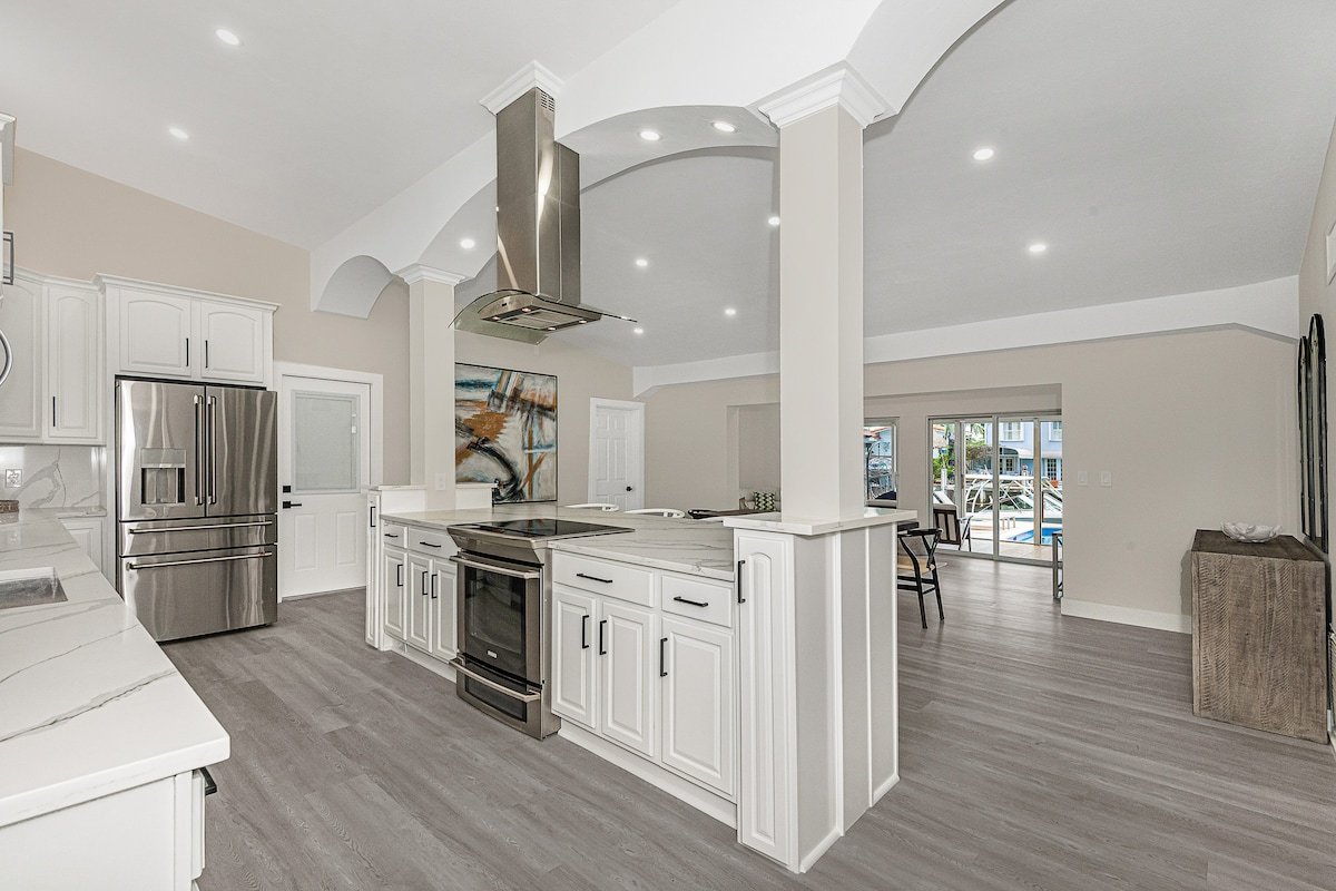 Waterfront+ Htd pool+ 2 mi bch+Game room+Golf+Pet gallery image 4