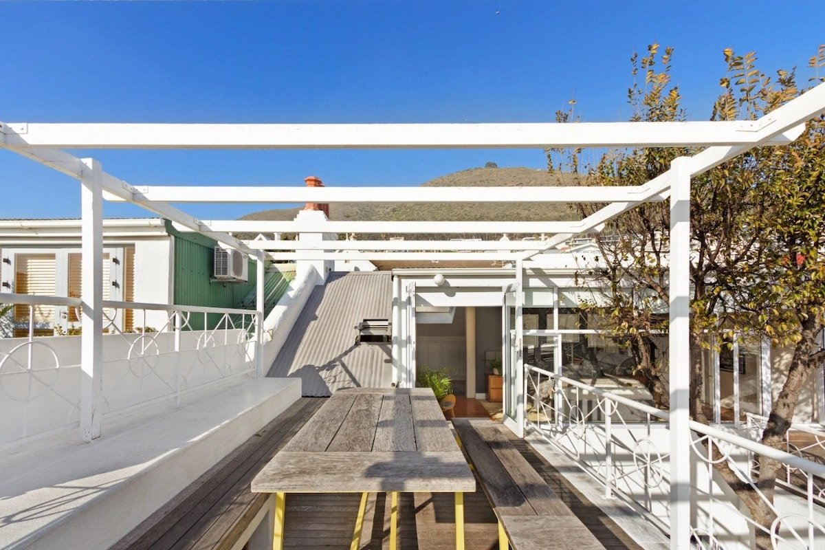 Solar-Power Green Point Village Retreat gallery image 4