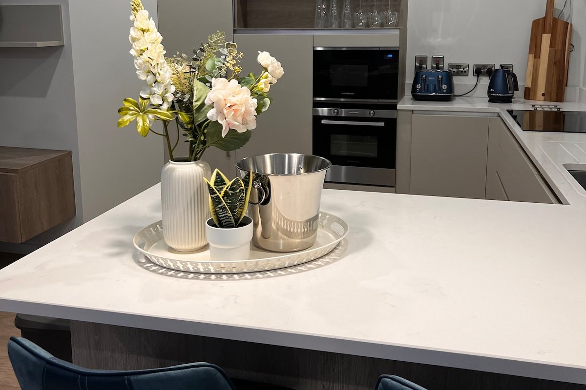 Modern Courtyard Apartment gallery image 4