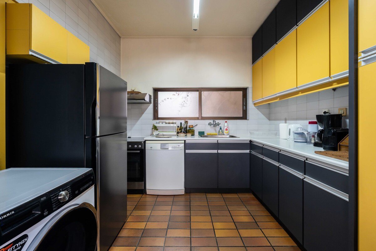 Lycabettus view Vintage penthouse flat in Exarchia gallery image 4