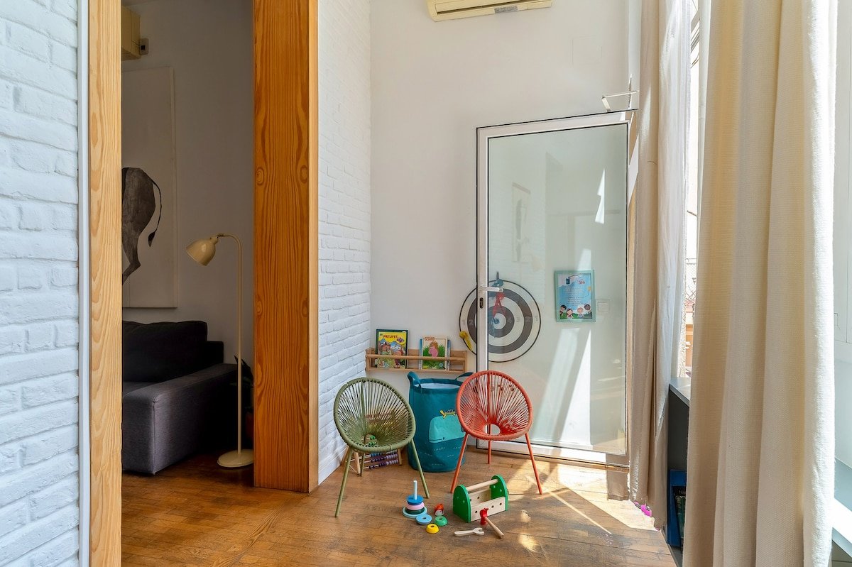 Sunny Stylish Terrace next to Paseo de Gracia gallery image 5