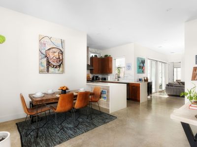 Pet Friendly Art Casa with Heated Pool & 6 Beds