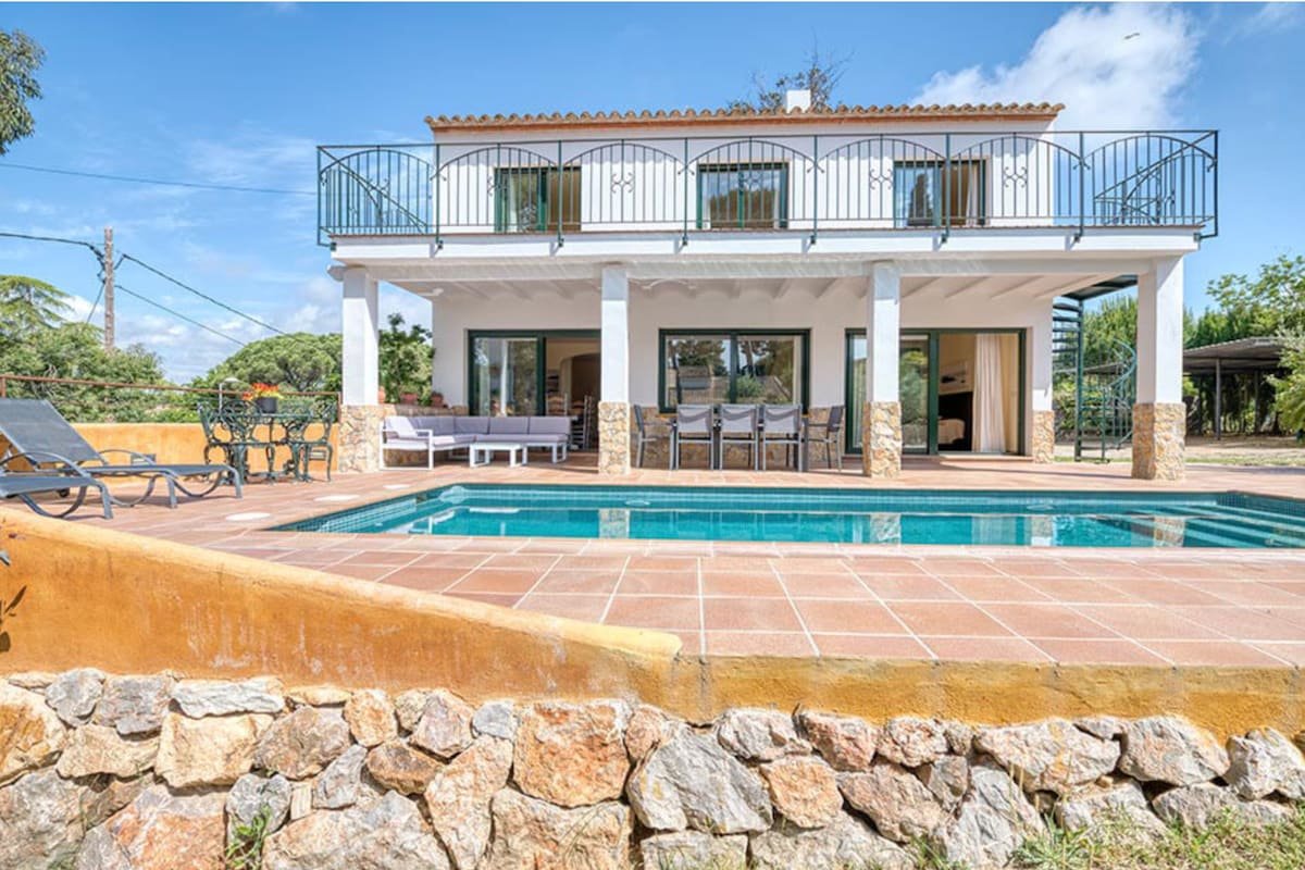 Villa con piscina privada a 600mts. de la Playa gallery image 3