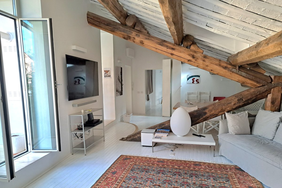 Pantheon White Penthouse