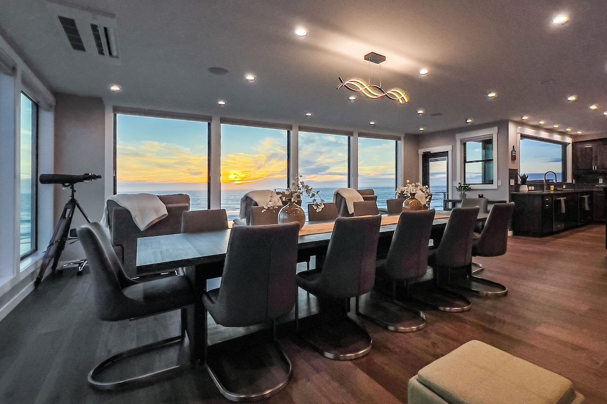 Beachfront Luxury, Hot Tub, Fire Pit, Spa & Arcade gallery image 3