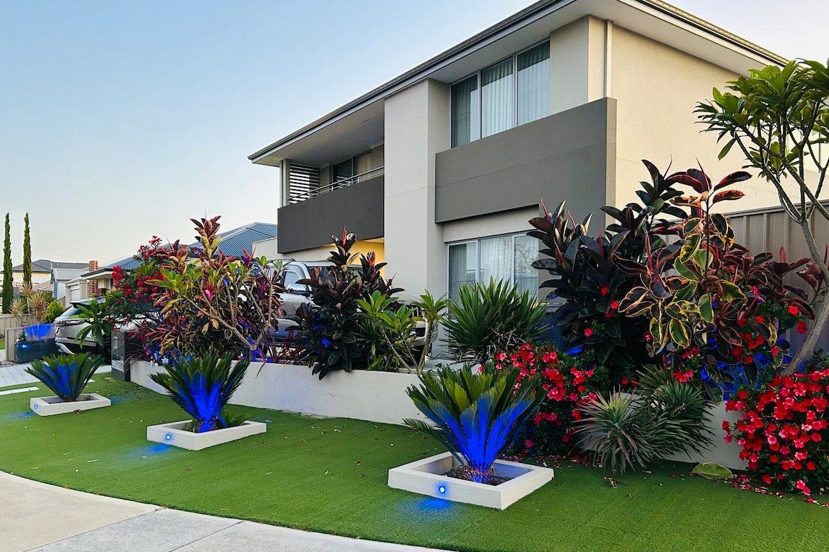 Stunning & luxurious 2-Storey, 4 bedrooms 4 beds gallery image 2