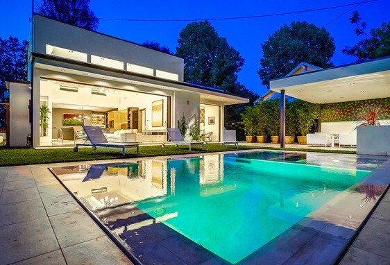 Modern Mini Mansion gallery image 5