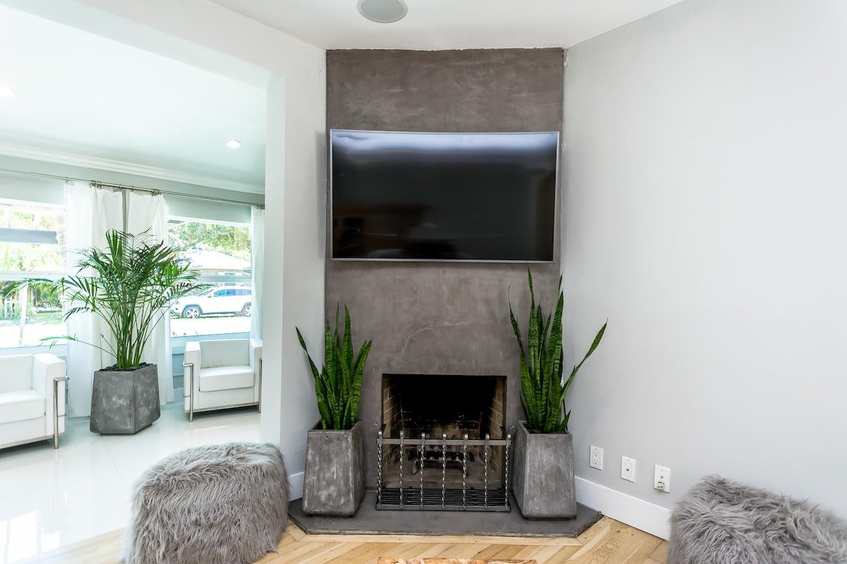 Modern Oasis gallery image 5