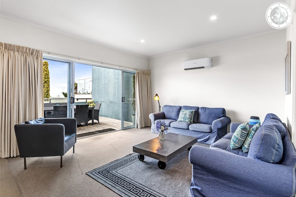 Captain’s Top Deck – 3BR Family Stay in Apollo Bay gallery image 3