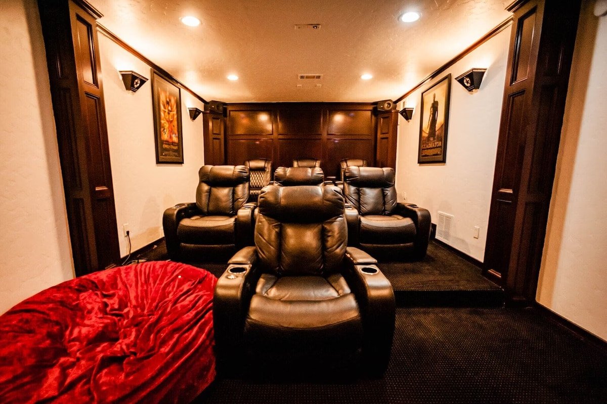 Stunning Lakeway Paradise: Waterfront w Pool Spa gallery image 4