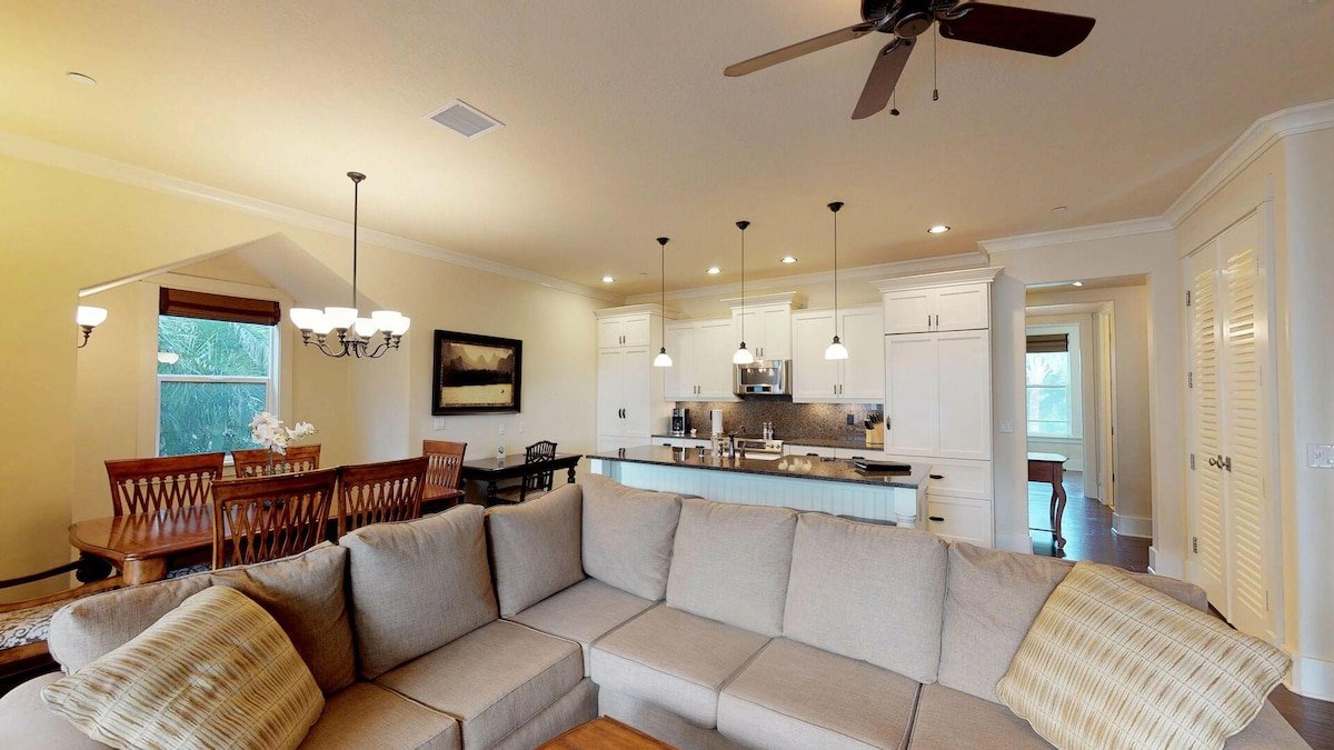 Poolside Lanai Villa l Parking, Sunset View gallery image 4