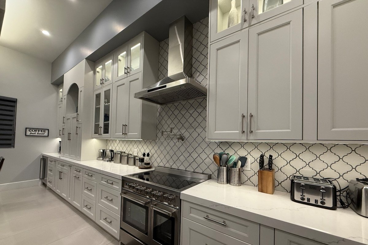 New Listing – Early Bird Deal 5BD/4BA Upscale Home gallery image 5