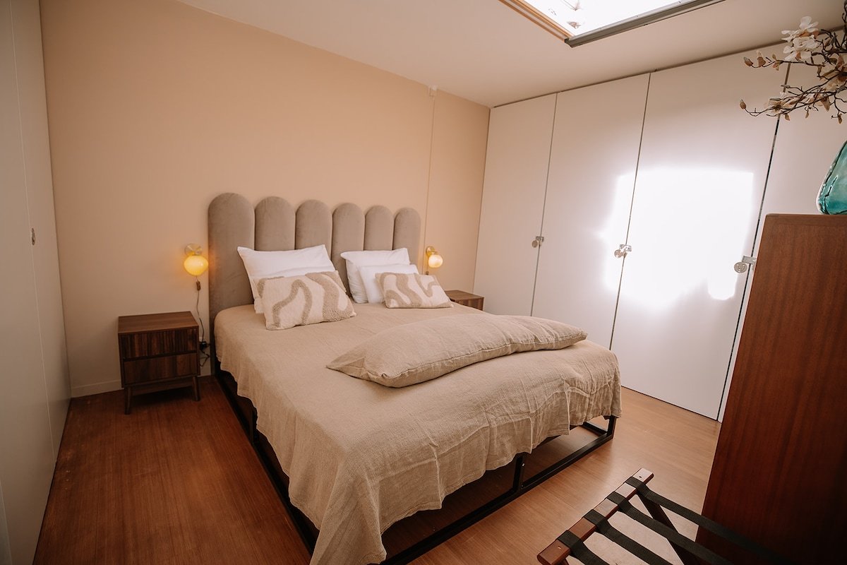 Amazing penthouse with bubblebath-Icebath-sauna gallery image 5