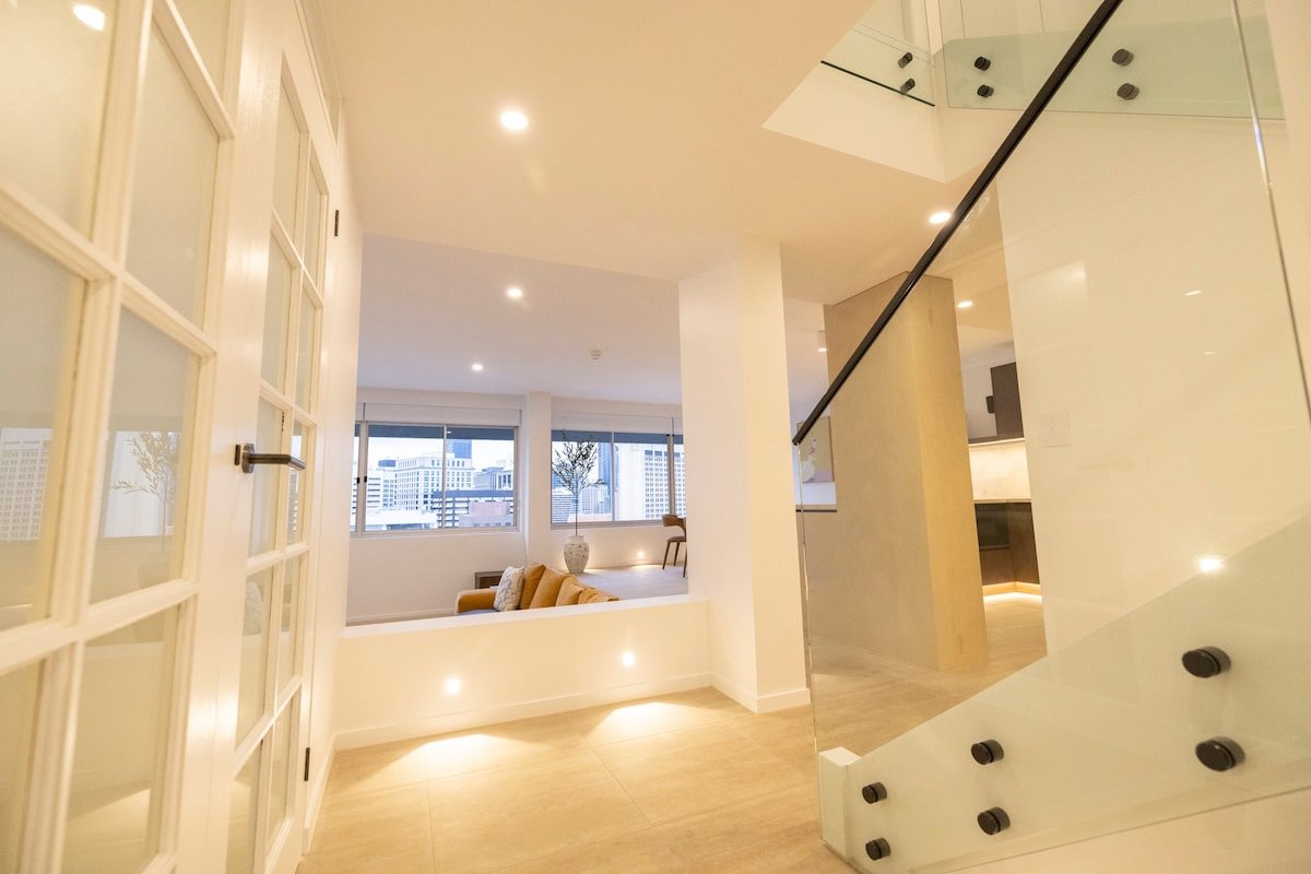 Penthouse – Luxury 2 Storey -3 Bedroom Sky home! gallery image 2